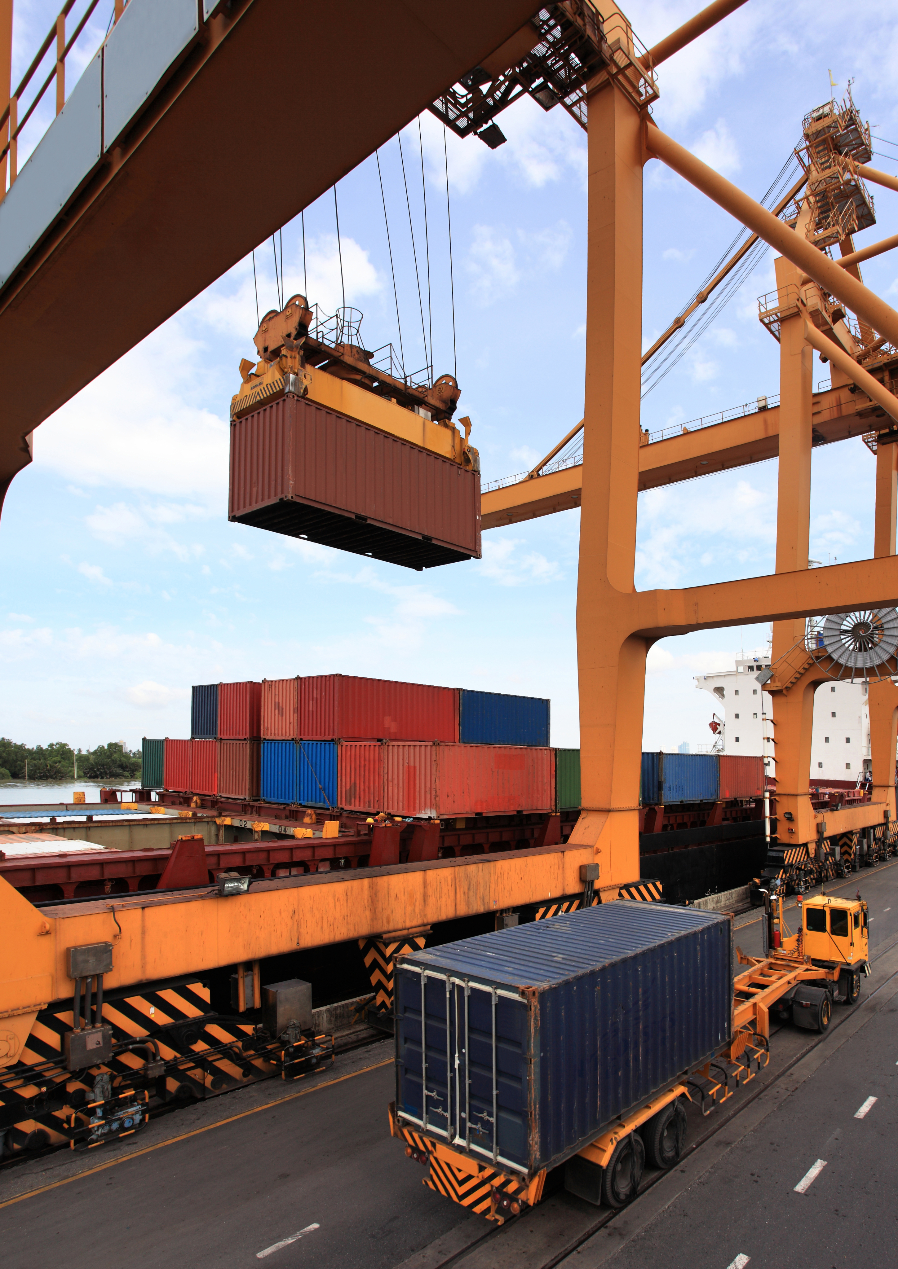Why Custom Clearance Delays Happen—and How to Avoid Them